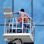 Serveis professinals de neteja de vidres i finestres